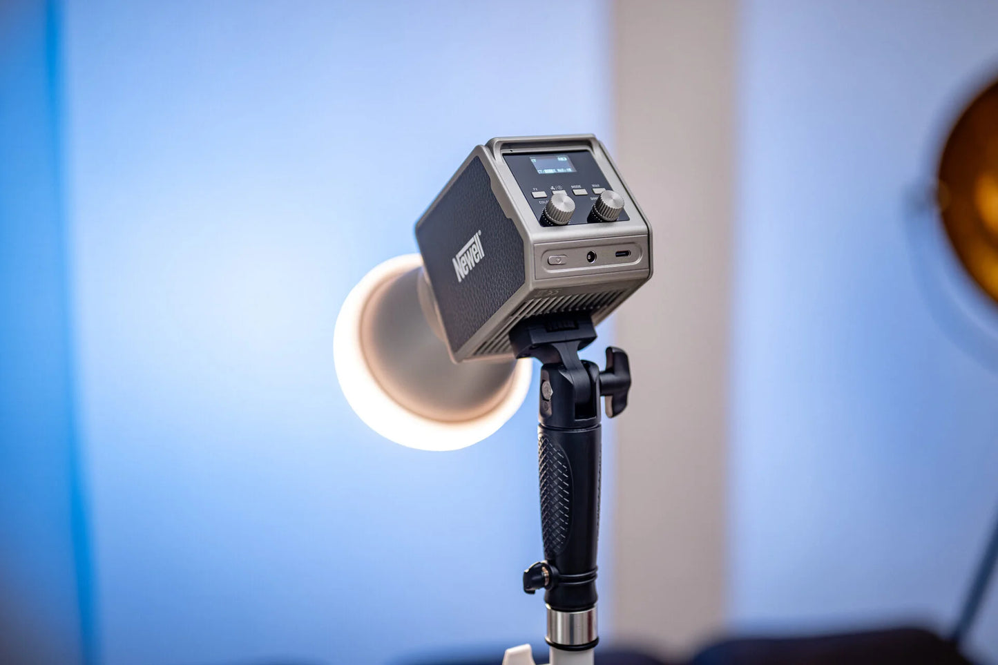 Newell Zora 60 WB (2700 - 6500 K) LED Leuchte