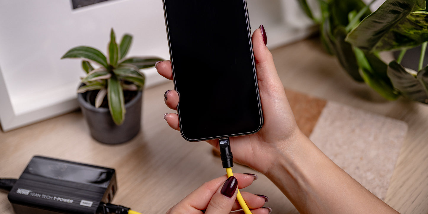 Newell USB-C - USB-C 100 W Kabel, 2 m, Silikon, gelb-schwarz