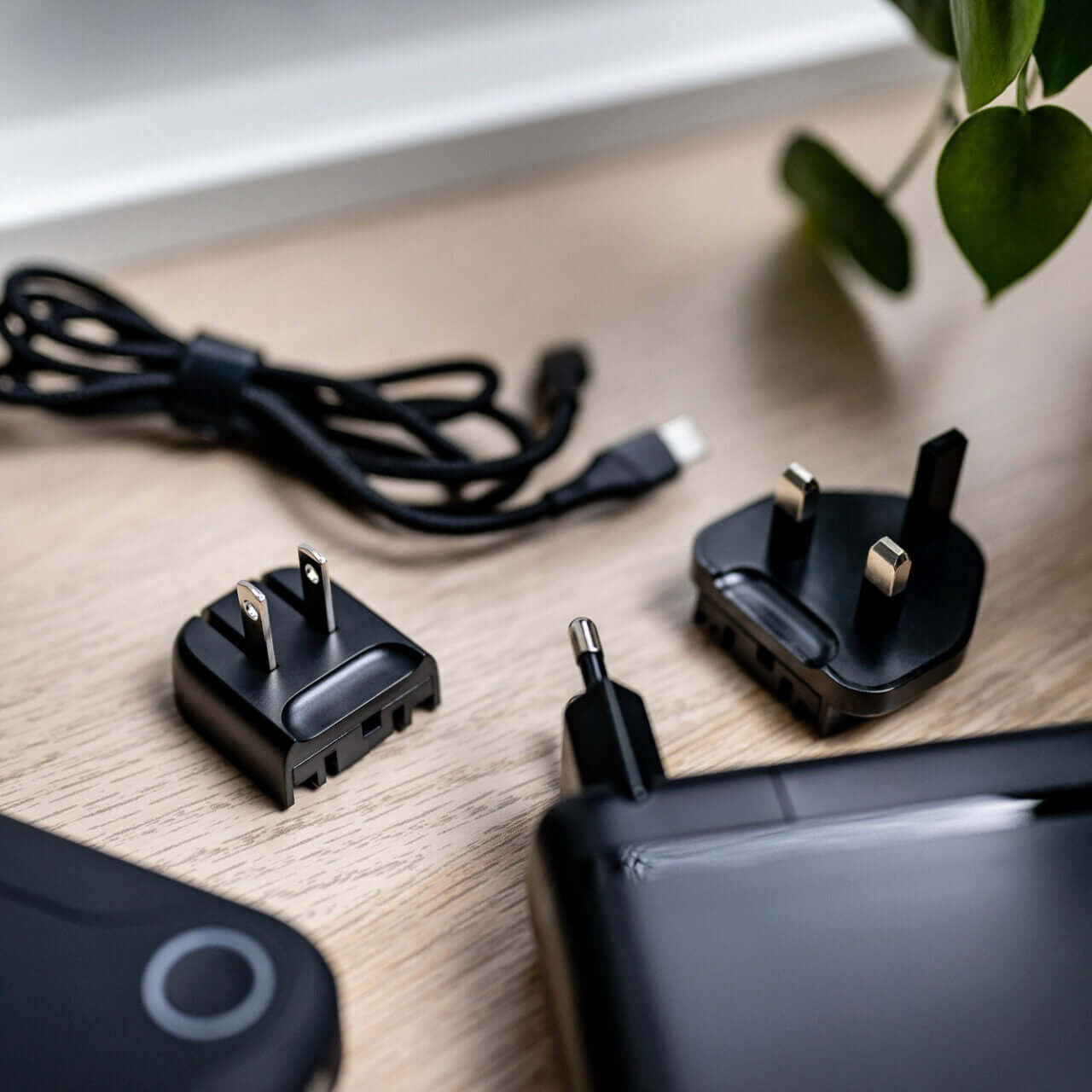 Newell GaN Tech T-power 140 W Ladegerät mit Adapterkit - Newell Pro DE