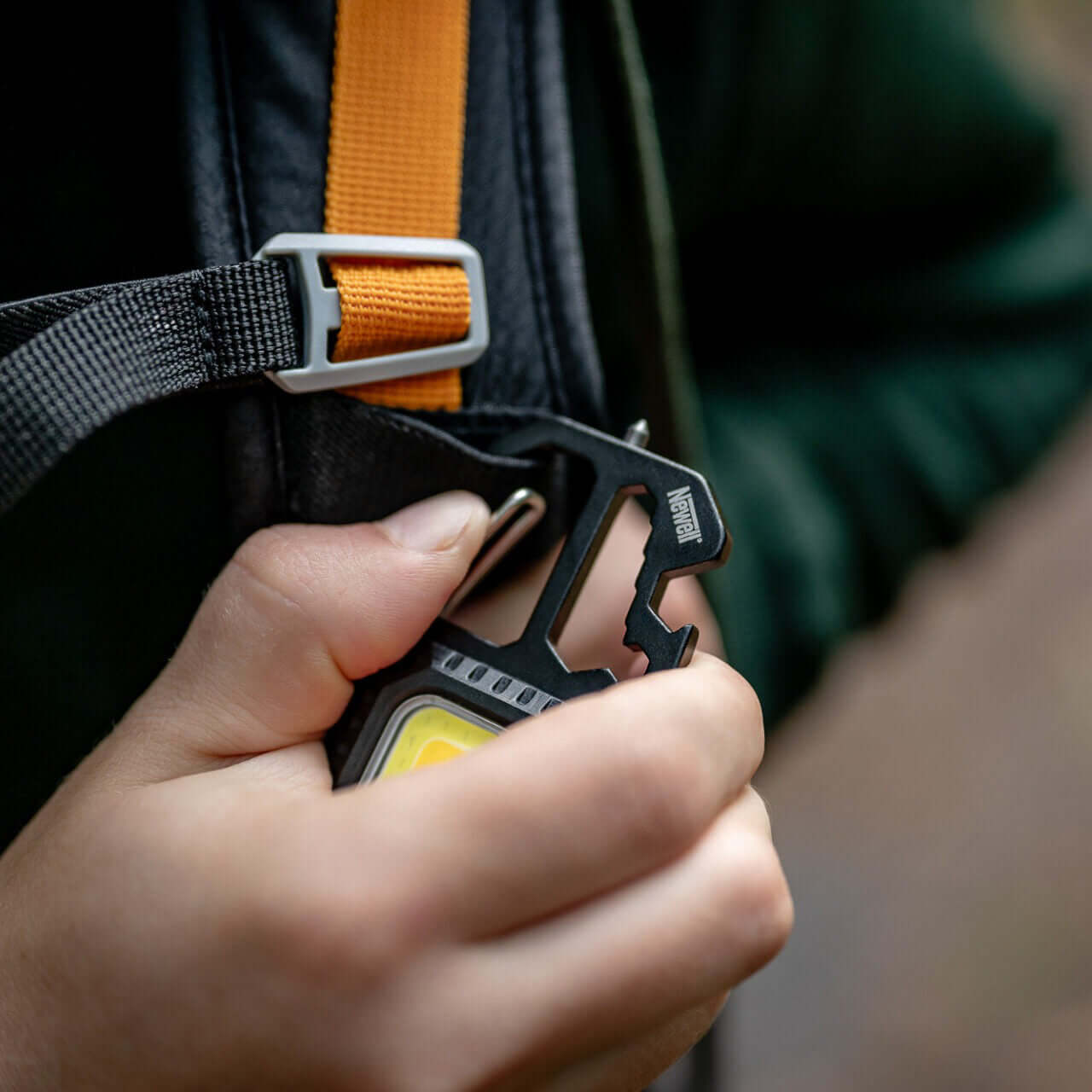 Newell Lunar Multitool LED Lampe und Tripod - Newell Pro DE