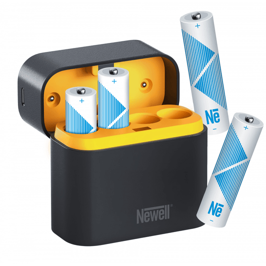 Newell Vier-Kanal-Ladegerät und 4 wiederaufladbare Li-Ionen-AA-Batterien - 2200 mAh